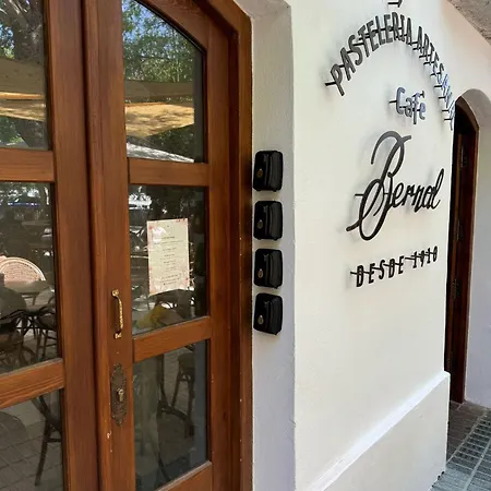 Cafe Bernal * טריפה